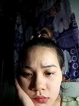 Ngoc-Trinh online show from 4, 12, 2024