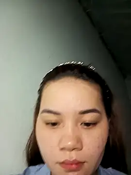 Ngoc-Trinh online show from 19, 2, 2025