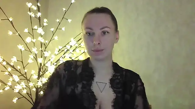 Snapshot of _Leslyy_Solo_1 chatting on 2, 2, 2025 Leslyy Solo 1 online show from 2, 2, 2025