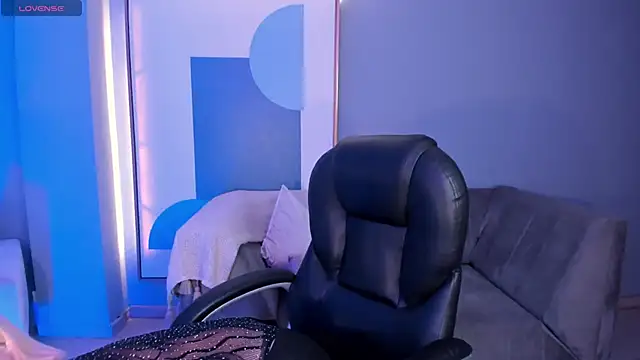 Snapshot of HannaConnor_ chatting on 7, 3, 2025 HannaConnor online show from 7, 3, 2025