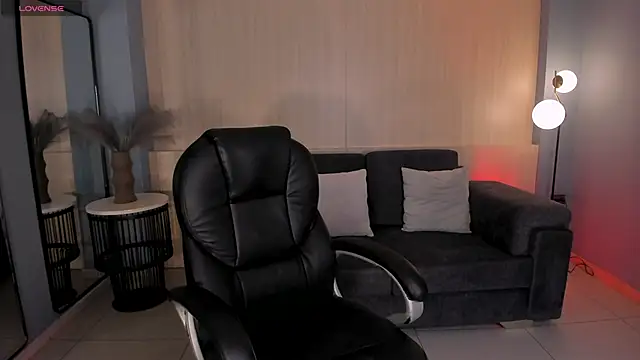 Snapshot of HannaConnor_ chatting on 7, 10, 2025 HannaConnor online show from 7, 10, 2025