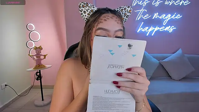 Snapshot of BellaRose_X chatting on 31, 10, 2025 BellaRose X online show from 31, 10, 2025