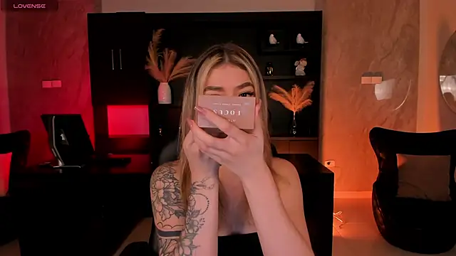 ViolettHansson online show from 27, 11, 2025