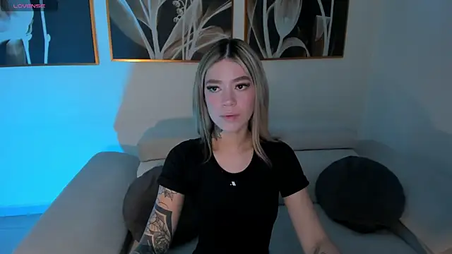 Snapshot of ViolettHansson chatting on 31, 5, 2026 ViolettHansson online show from 31, 5, 2026