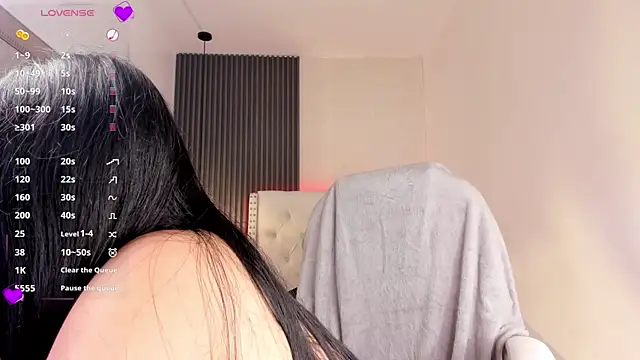 aliscollins  online show from 10, 10, 2025