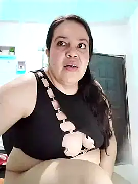 Snapshot of lunanataly chatting on 1, 1, 2025 lunanataly online show from 1, 1, 2025