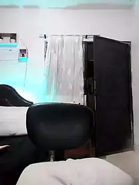 Snapshot of lunanataly chatting on 4, 1, 2025 lunanataly online show from 4, 1, 2025