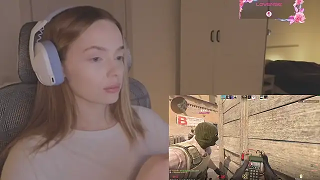 Snapshot of _MayShy_ chatting on 27, 10, 2025 MayShy online show from 27, 10, 2025