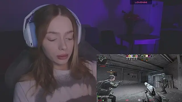 Snapshot of _MayShy_ chatting on 2, 12, 2025 MayShy online show from 2, 12, 2025