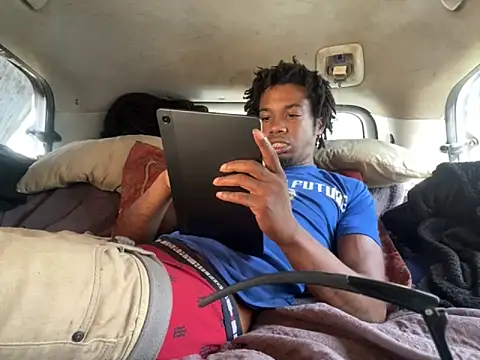 Snapshot of SlimeCrownzOut5 chatting on 28, 9, 2025 SlimeCrownzOut5 online show from 28, 9, 2025
