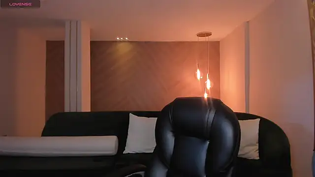 Snapshot of AnaisNin chatting on 28, 1, 2025 AnaisNin online show from 28, 1, 2025