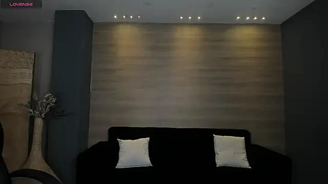 Snapshot of AnaisNin chatting on 6, 2, 2025 AnaisNin online show from 6, 2, 2025