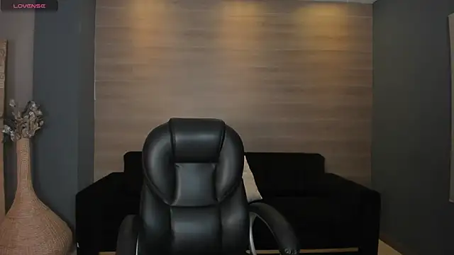 Snapshot of AnaisNin chatting on 8, 2, 2025 AnaisNin online show from 8, 2, 2025