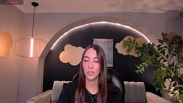 Snapshot of AnaisNin chatting on 10, 2, 2025 AnaisNin online show from 10, 2, 2025