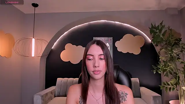 Snapshot of AnaisNin chatting on 17, 2, 2025 AnaisNin online show from 17, 2, 2025