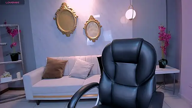 Snapshot of AnaisNin chatting on 5, 3, 2025 AnaisNin online show from 5, 3, 2025