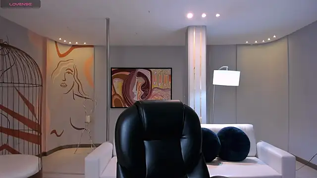 Snapshot of AnaisNin chatting on 8, 3, 2025 AnaisNin online show from 8, 3, 2025