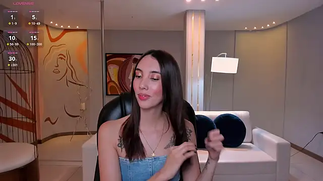 Snapshot of AnaisNin chatting on 8, 3, 2025 AnaisNin online show from 8, 3, 2025