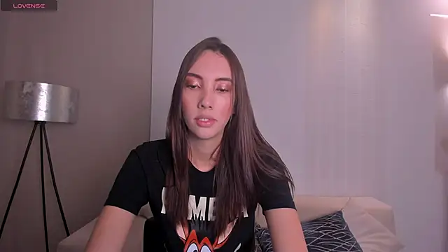 Snapshot of AnaisNin chatting on 9, 3, 2025 AnaisNin online show from 9, 3, 2025