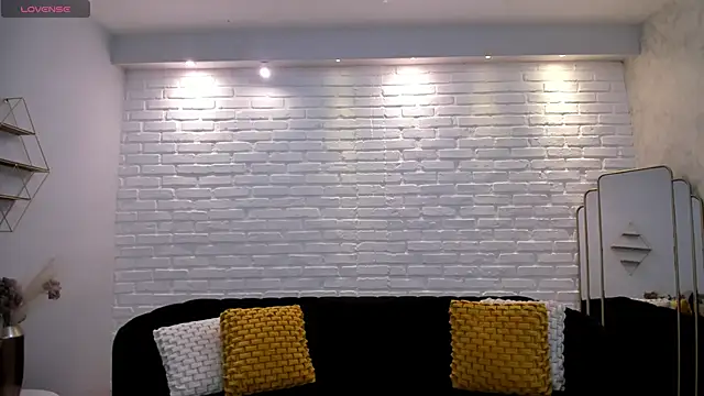 Snapshot of AnaisNin chatting on 9, 9, 2025 AnaisNin online show from 9, 9, 2025