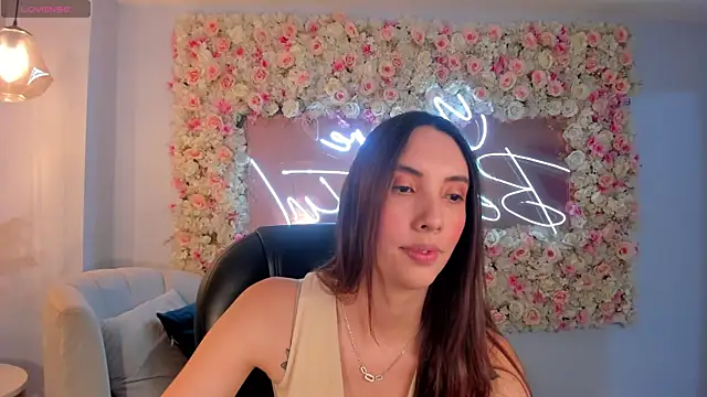 Snapshot of AnaisNin chatting on 15, 10, 2025 AnaisNin online show from 15, 10, 2025