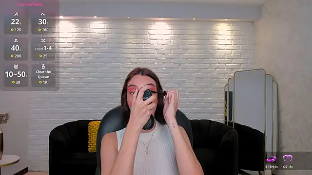 Snapshot of AnaisNin chatting on 6, 11, 2025 AnaisNin online show from 6, 11, 2025