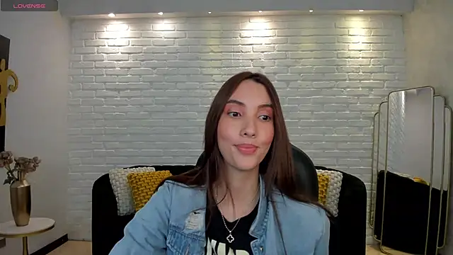 Snapshot of AnaisNin chatting on 7, 11, 2025 AnaisNin online show from 7, 11, 2025