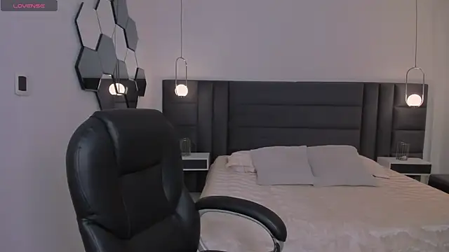 Snapshot of AnaisNin chatting on 14, 11, 2025 AnaisNin online show from 14, 11, 2025