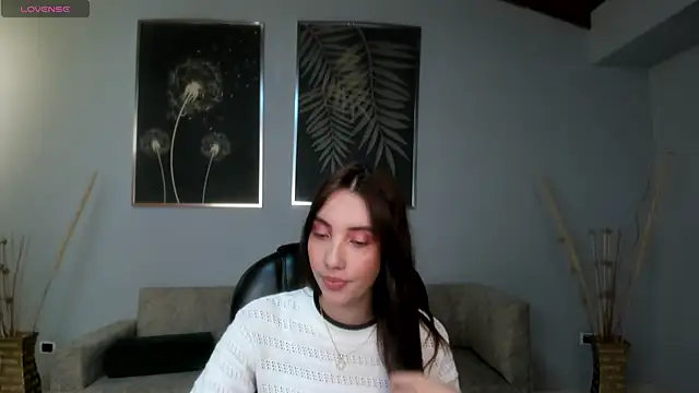 Snapshot of AnaisNin chatting on 18, 11, 2025 AnaisNin online show from 18, 11, 2025