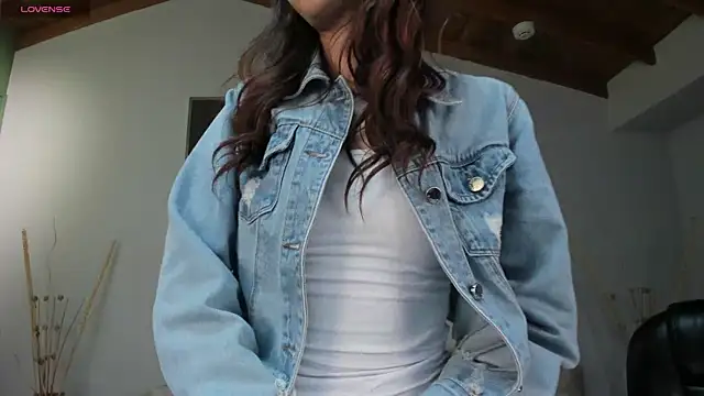 Snapshot of AnaisNin chatting on 19, 11, 2025 AnaisNin online show from 19, 11, 2025