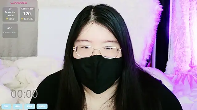 Snapshot of Kara-Nuna chatting on 2, 7, 2026 Kara-Nuna online show from 2, 7, 2026