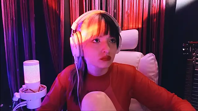 Snapshot of Avi_Nile chatting on 16, 12, 2025 Avi Nile online show from 16, 12, 2025