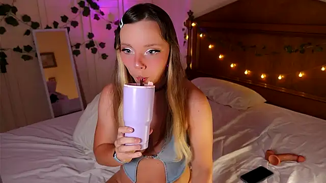 Snapshot of Ayra_Lust chatting on 6, 11, 2025 Ayra Lust online show from 6, 11, 2025