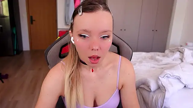 Snapshot of Ayra_Lust chatting on 6, 2, 2026 Ayra Lust online show from 6, 2, 2026