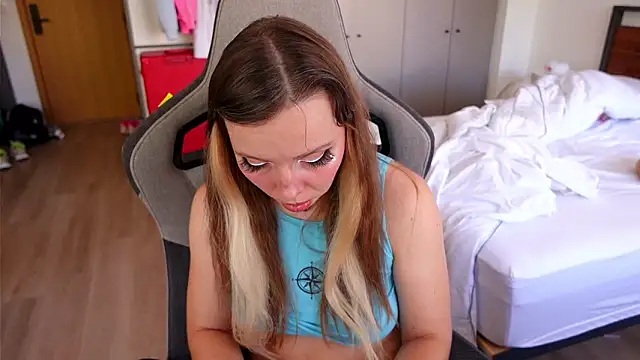 Snapshot of Ayra_Lust chatting on 7, 2, 2026 Ayra Lust online show from 7, 2, 2026