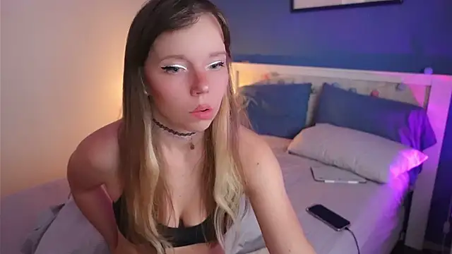 Snapshot of Ayra_Lust chatting on 4, 4, 2026 Ayra Lust online show from 4, 4, 2026