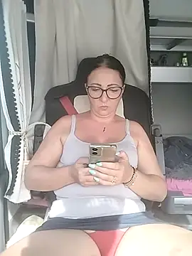 Snapshot of cuplubijoanna chatting on 10, 9, 2025 cuplubijoanna online show from 10, 9, 2025