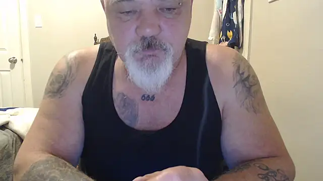 Newfiesausage1972 online show from 21, 3, 2025