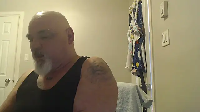 Newfiesausage1972 online show from 21, 3, 2025