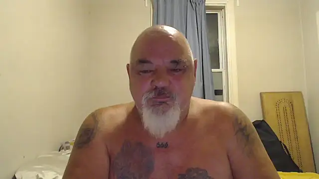 Newfiesausage1972 online show from 17, 9, 2025