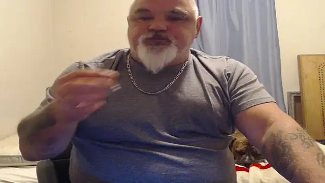 Newfiesausage1972 online show from 27, 9, 2025