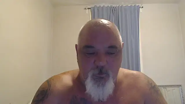 Newfiesausage1972 online show from 22, 10, 2025