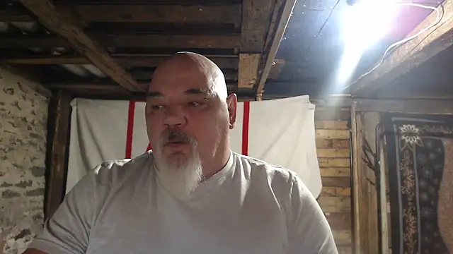 Newfiesausage1972 online show from 13, 1, 2026