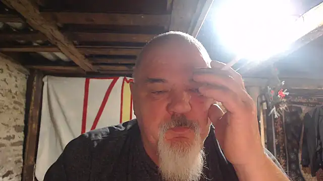 Newfiesausage1972 online show from 4, 2, 2026