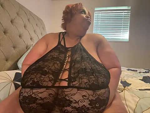 Missredboneo12 online show from 2, 10, 2025