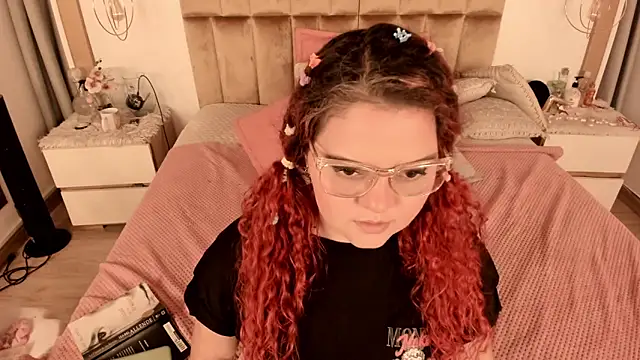 Twwiiggy online show from 20, 2, 2025