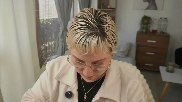 Ximenna Cruz online show from 11, 1, 2026