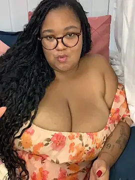 Snapshot of SweetLizzyBBW chatting on 20, 6, 2026 SweetLizzyBBW online show from 20, 6, 2026