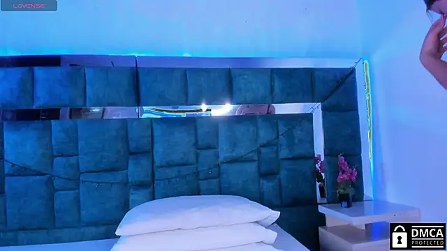 Venus velez  online show from 13, 1, 2025