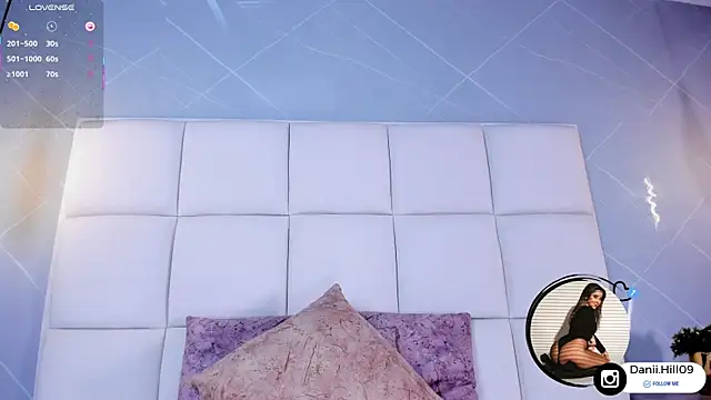 danii hill  online show from 15, 10, 2025